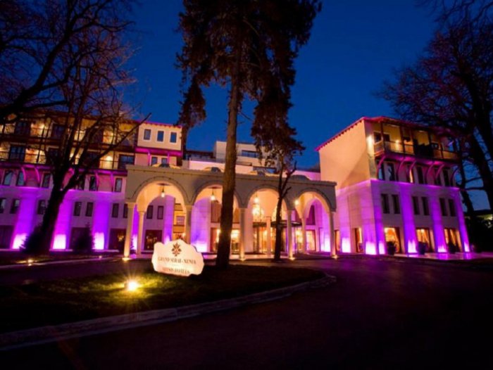 Το Grand Serai στρατηγείο των Street Relays και του Lake Run