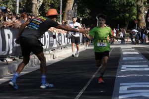 Μικροί δρομείς, οικογένειες, μωρά και ΑμεΑ γέμισαν με χαμόγελα το Ioannina Lake Run