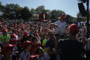 Μικροί δρομείς, οικογένειες, μωρά και ΑμεΑ γέμισαν με χαμόγελα το Ioannina Lake Run